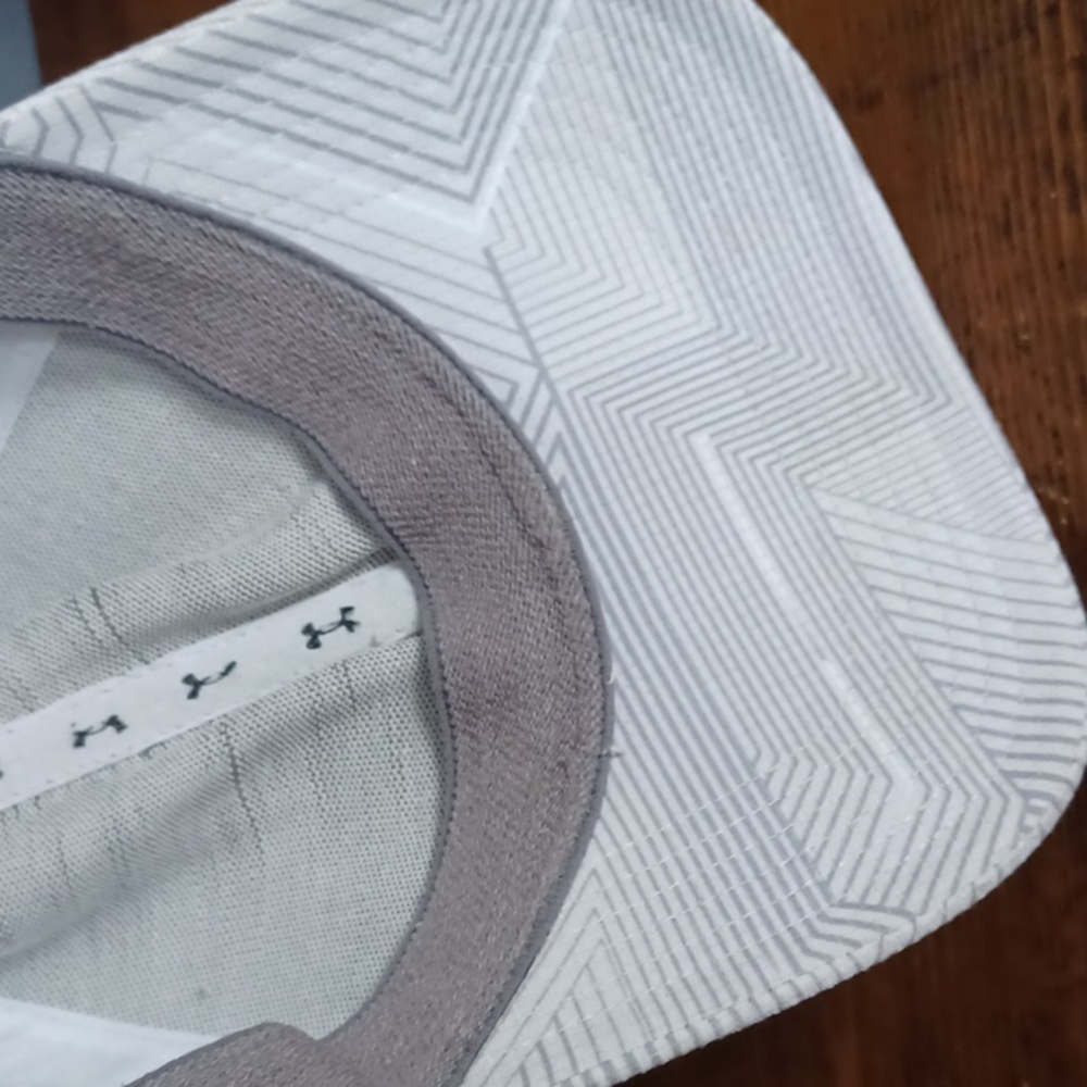 Under Armor Hat - image 6